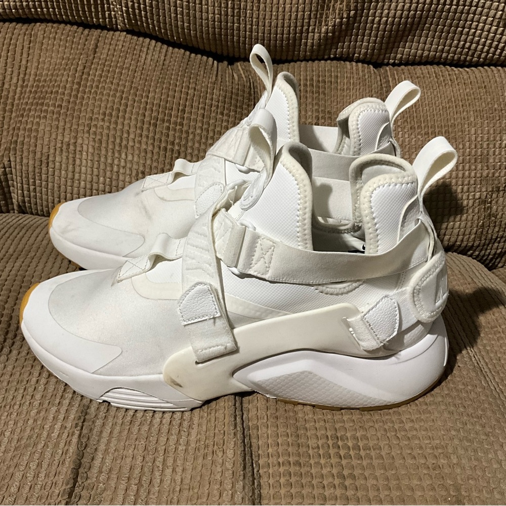 Nike Air Huarache MENS SIZE 10 WHITE